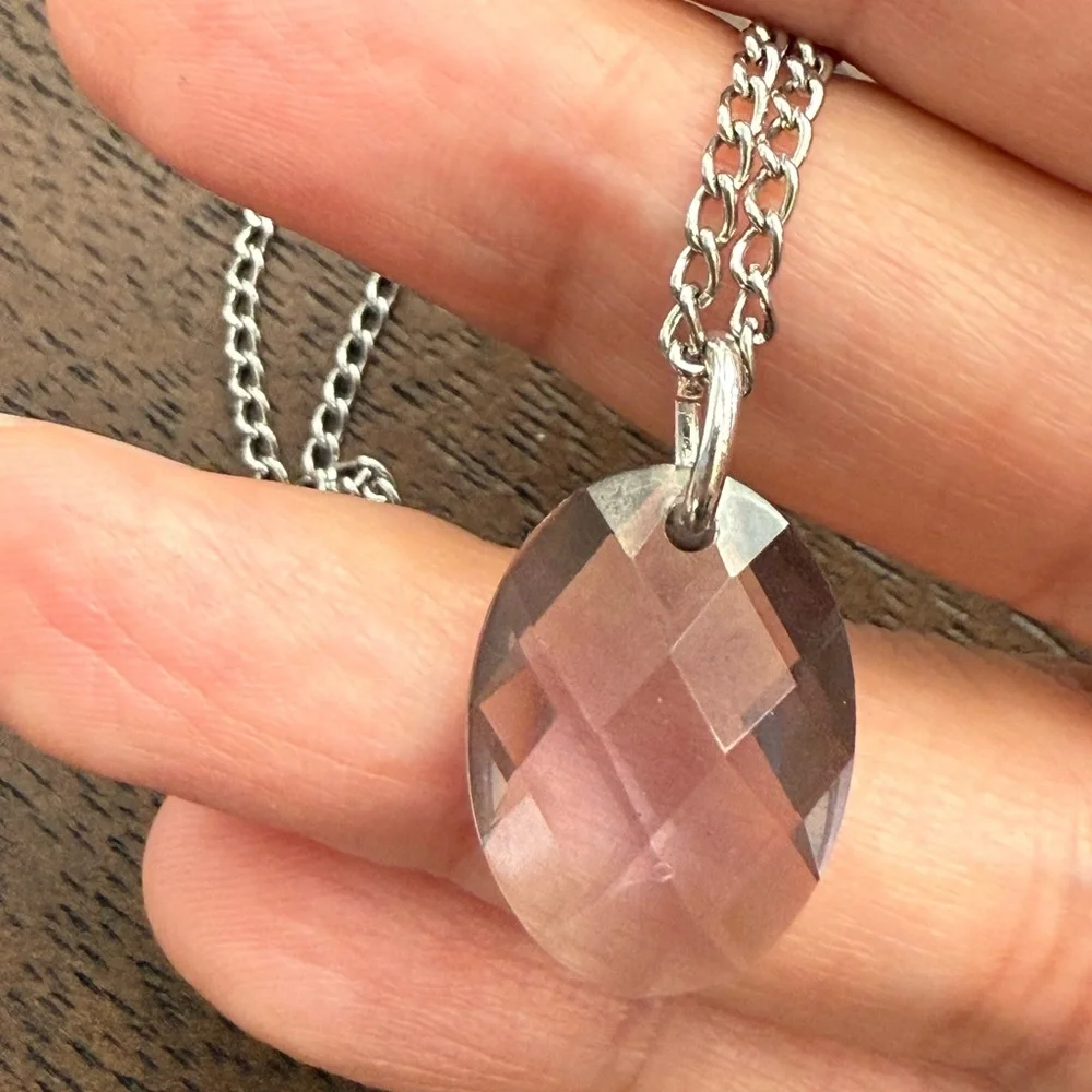 Purple brown molded lucite pendant silver tone chain - Picture 4 of 7